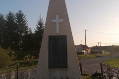 Pomnik żołnierzy w Jadownikach Mokrych
