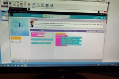 Obraz z monitora ucznia podczas godziny kodowania z code.org